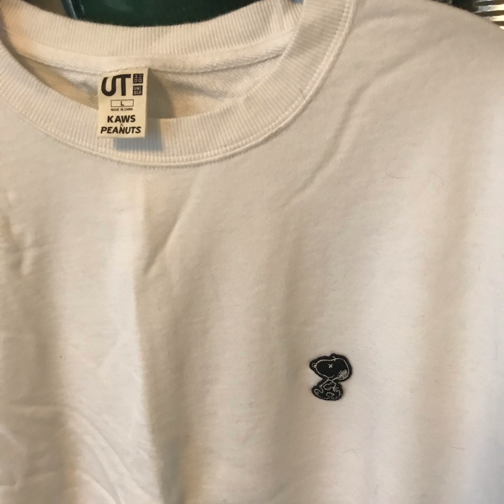 UniQlo x Kaws peanuts sweatshirt L snoopy